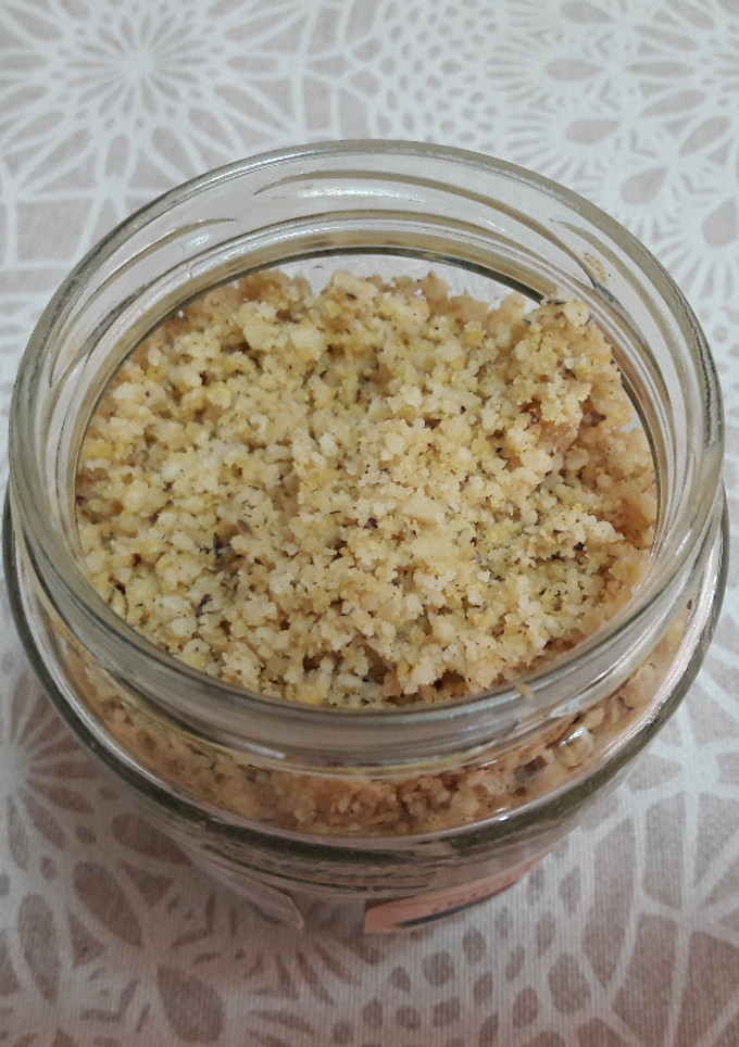 Una foto de Queso parmesano de nuez de Brasil sin sal y vegano🧀