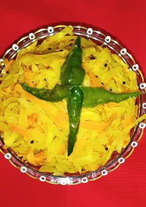A picture of Raw Papaya and carrot Sambharo.