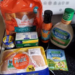 A picture of Crockpot buffalo ranch chicken sliders.