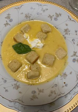 Una foto de Sopa crema de calabaza con nata