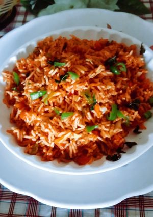 સ્ટ્રીટ સ્ટાઇલ સેઝવાન રાઈસ(Street Style Schezwan Rice Recipe In Gujarati) રેસીપી મુખ્ય ફોટો
