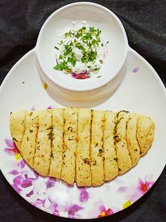 गार्लिक चीज़ ब्रेड (garlic cheese bread recipe in hindi) रेसिपी मुख्य फोटो