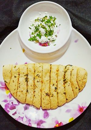 गार्लिक चीज़ ब्रेड (garlic cheese bread recipe in hindi) रेसिपी मुख्य फोटो