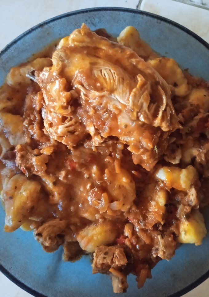 Una foto de Tuco con pollo, para acompañar los ñoquis de papas