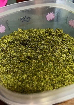 A picture of Curry leaves chutney (dry).