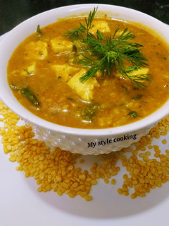 A picture of Moong Paneer curry.