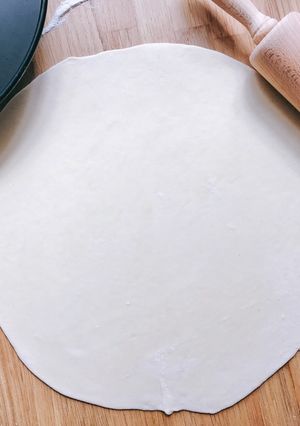 Hình của món 🌱 Đế Pizza Không Men Mỏng Giòn.
