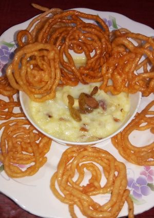 A picture of Indian desserts paneer kheer with jelebi.