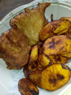 A picture of Fried bread nd plantain.