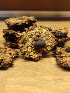 Una foto de Galletas de avena y plátano con chocolate