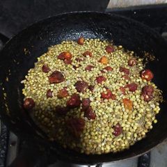 A picture of Dahi bara masala.
