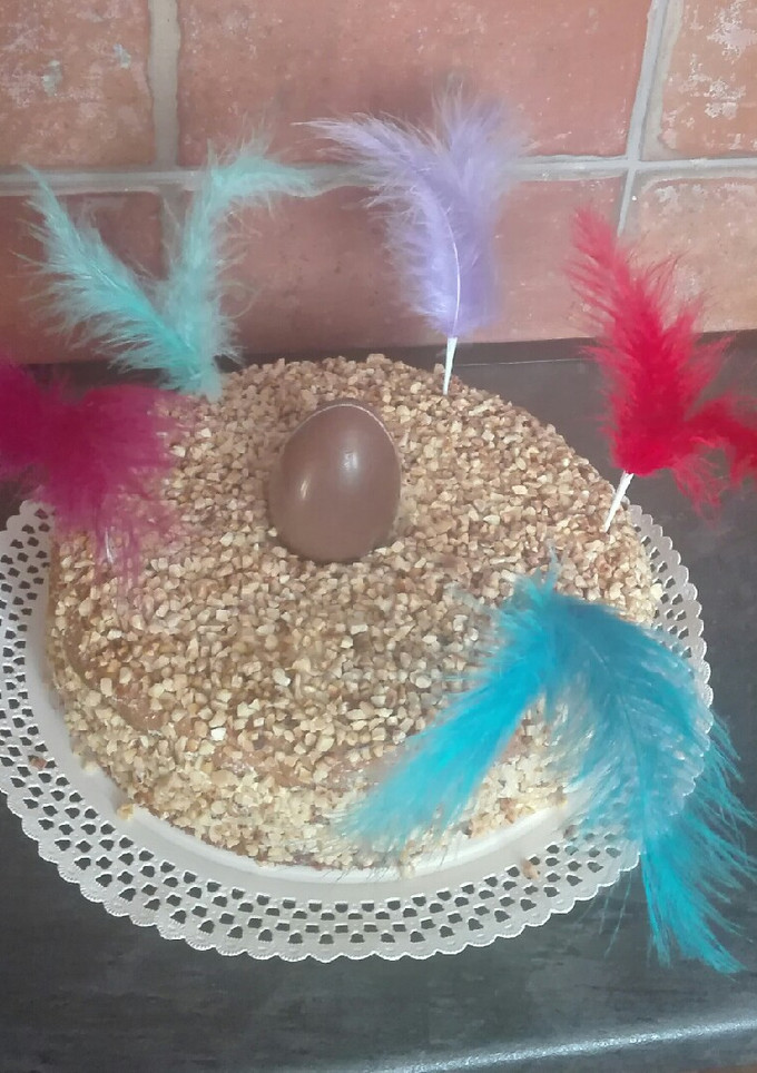 Una foto de Mona con huevo de chocolate
