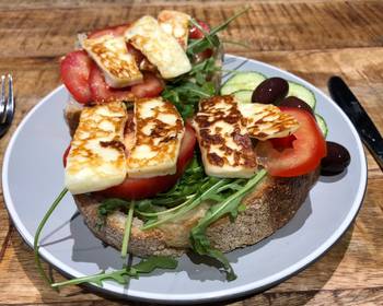 Update, Make Recipe Halloumi Rocket and Tomato Restaurant Style