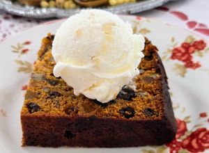 Una foto de Torta galesa patagónica y navideña con helado de crema americana 🎄Postre especial para Navidad ✨