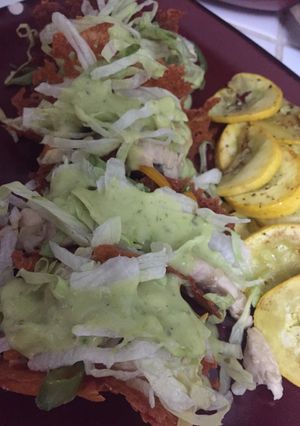 Una foto de Tacos dorados con fajitas de pollo