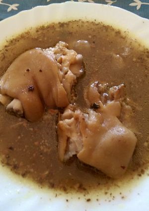 Una foto de Caldo de manitas (Receta de mi madre)