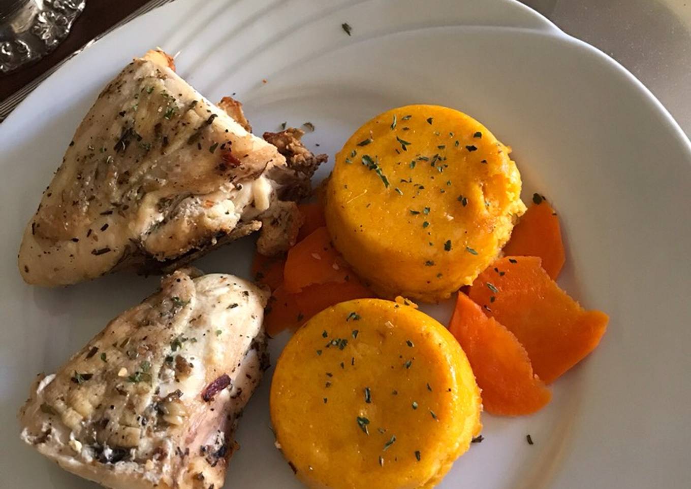 Pollo al vapor con budincitos de calabaza