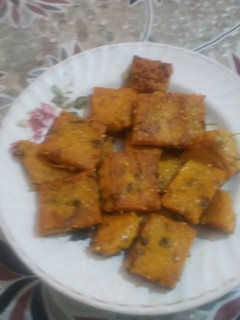 સકરપારા(Besan shakkarpar recipe in Gujarati) રેસીપી મુખ્ય ફોટો