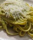 Fideos veganos con salsa de palta
