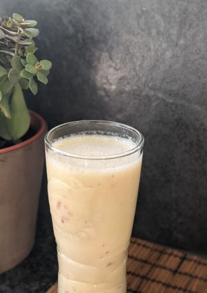 A picture of Apple milkshake.