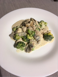 Brokkolis csirkés finomság recept fotója