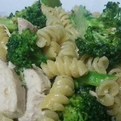 A picture of Tahini chicken and broccoli rotini pasta.