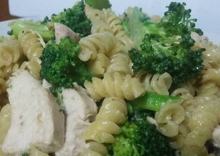 Tahini chicken and broccoli rotini pasta