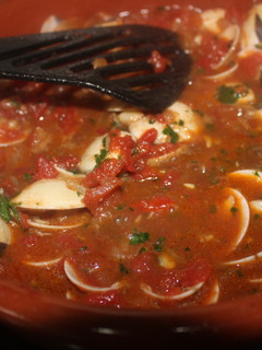 Una foto de Almejas con tomate
