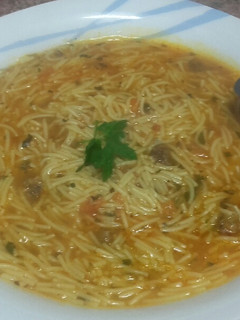 Una foto de Sopa rica y rápida de fideos / comida de Marruecos
