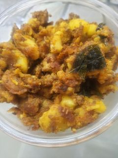 आलू की सब्जी (aloo ki sabzi recipe in Hindi) रेसिपी मुख्य फोटो