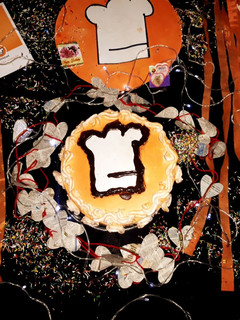 A picture of Cookpad logo cake.