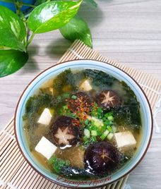 canh đậu phụ rong biển