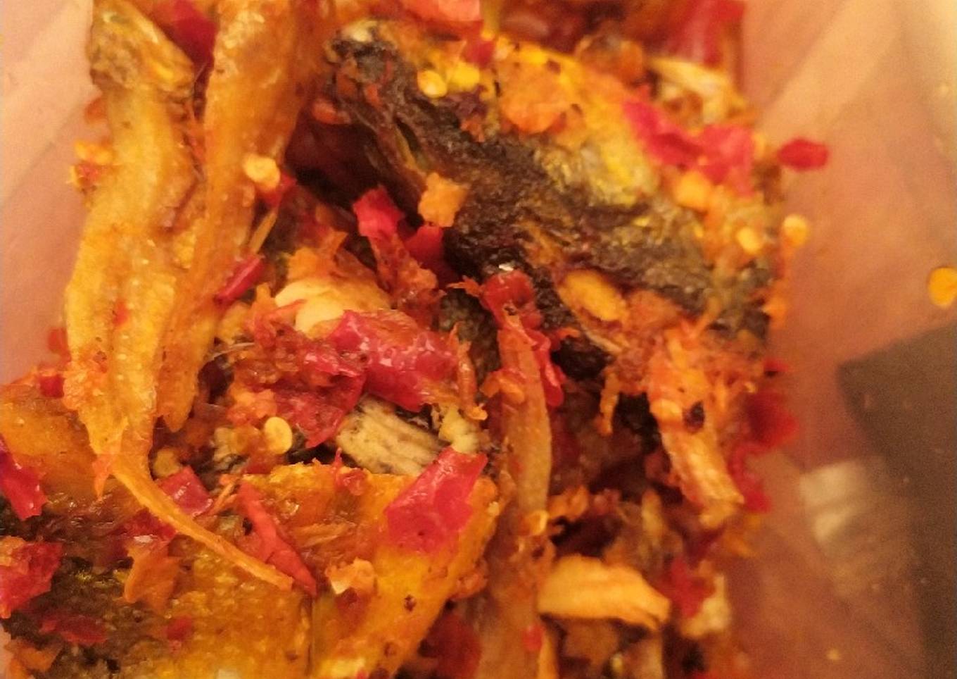 Balado pindang bandeng dan ikan asin bulu ayam