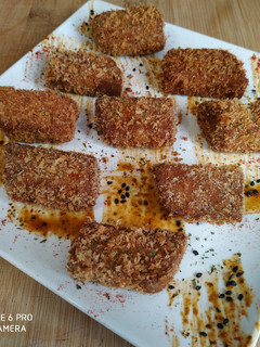 Una foto de Tofu marinado frito