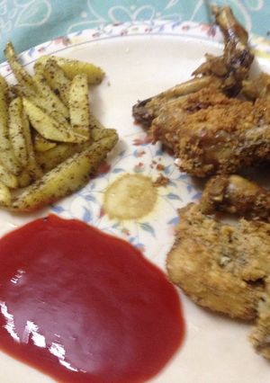 A picture of Crispy wings with fries 🍟.