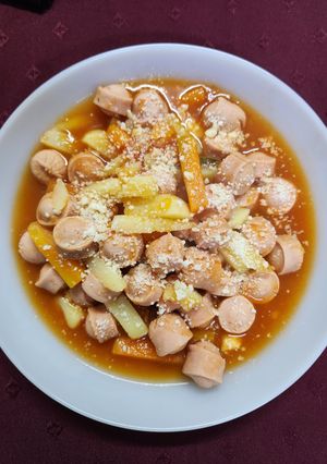 Una foto de Guisito rápido de salchichas y papas