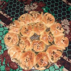 A picture of Flower spinach bread🌷.