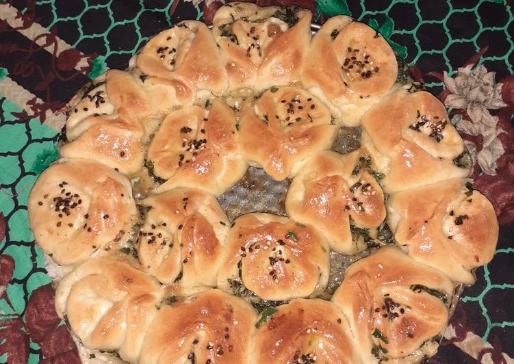 How to Prepare Quick Flower spinach bread🌷