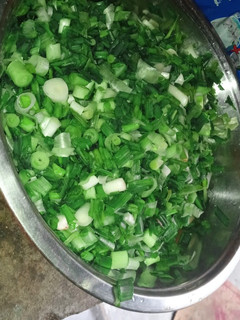 हरी प्याज़ और आलू की सब्जी (Hari pyaz aur aloo ki sabzi recipe in Hindi) रेसिपी मुख्य फोटो