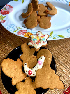 A picture of Nutty Wheat Gud cookies.