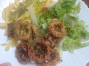 Una foto de calamares en salsa con comino