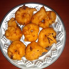 A picture of Vadai.