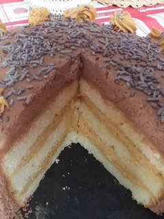Una foto de Tarta de dulce de leche y ganaché de chocolate