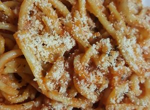 Una foto de Pasta con tomate y especias