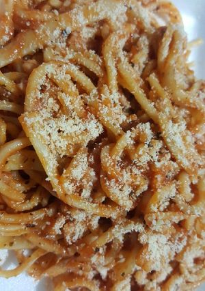 Una foto de Pasta con tomate y especias