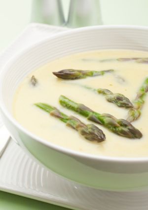 صورة لوصفة طريقة عمل شوربة الهليون بالكريما