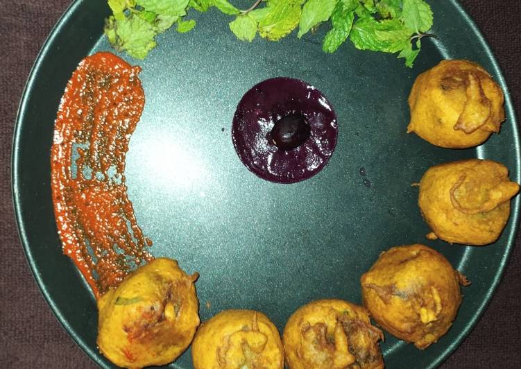 Recipe of Award-winning Mint Aloo Vada with Jamun chutney