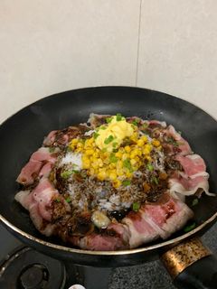 Hình của món Cơm bò xì xèo.