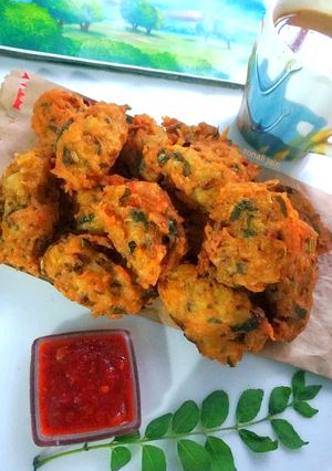 आलू लच्छा पकौड़ा (aloo lachha pakoda recipe in Hindi) रेसिपी मुख्य फोटो