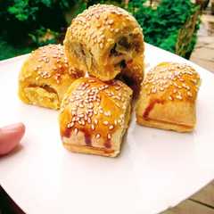 รูปของ Bolen pisang coklat keju